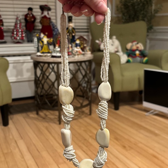 Elegant Cream Beaded Necklace - Picture 2 of 2
